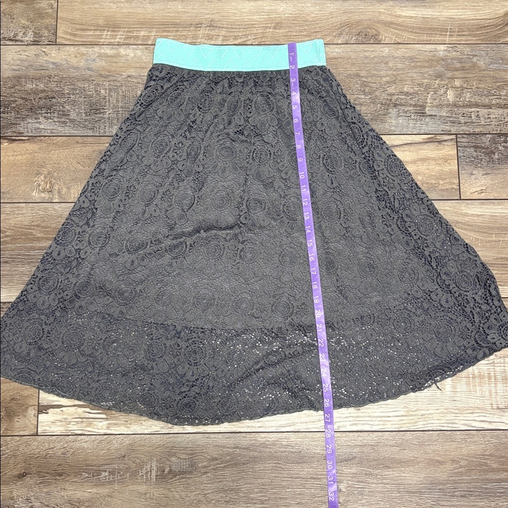 EUC LuLaRoe Lucy Lace Midi Skirt Gray XS - Picture 3 of 7